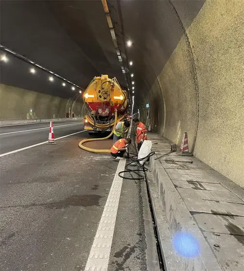 温州隧道排水渠清淤